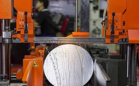 凯里立式金属带锯床切削出现跑带故障解决方法！